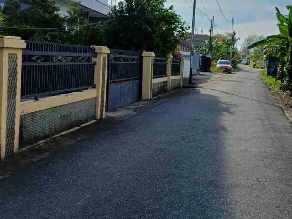 dijual tanah berlokasi strategis dekat kawasan kota dan bisa akses 3 jalan mudah di Jl. Alianyang