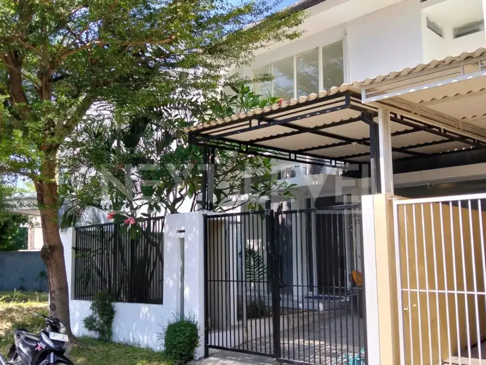 Dijual rumah bagus di alam Galaxy Surabaya barat