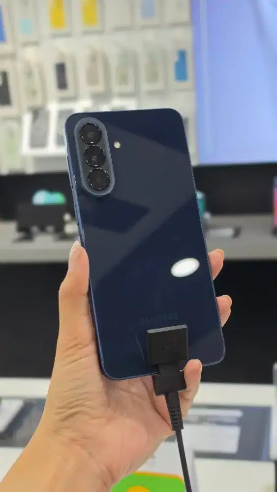 SAMSUNG GALAXY A57