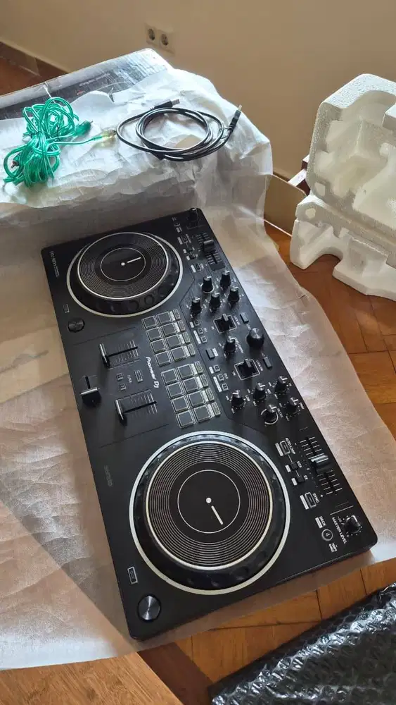 DIJUAL: Pioneer DDJ-REV1 Controller DJ
