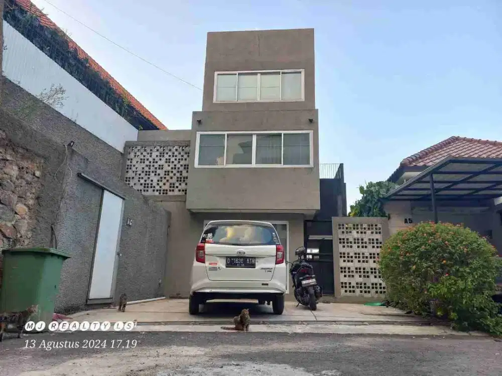 rumah 2lantai home industrial di cigadung greenland dago bandung