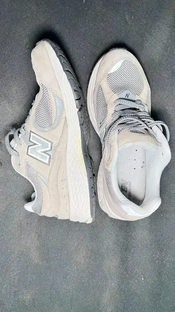 Sepatu New Balance 2002R