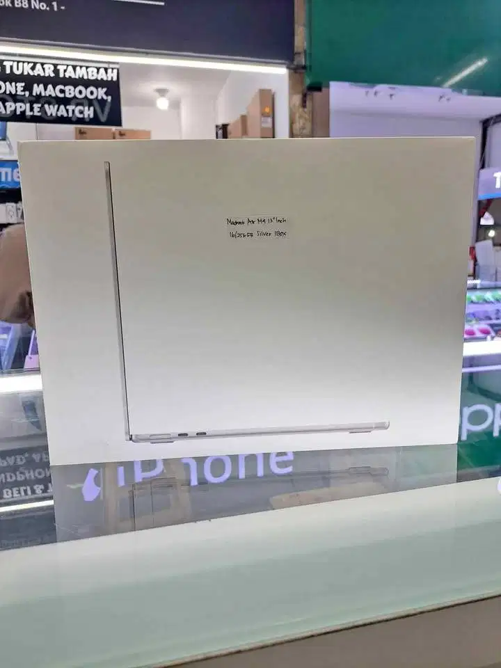 Macbook Air M4 13 Inch 16/256GB SSD Silver New Segel Garansi IBOX