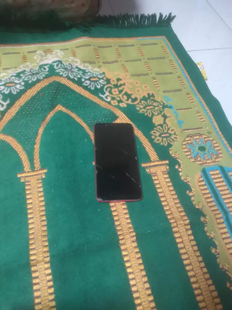 Jual hp oppo F5 ram 6/64 Gb layar 6 minus retak kaca