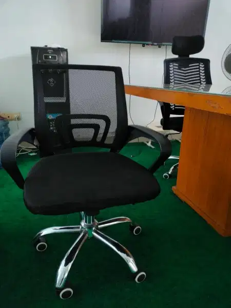 Kursi Staff - L04