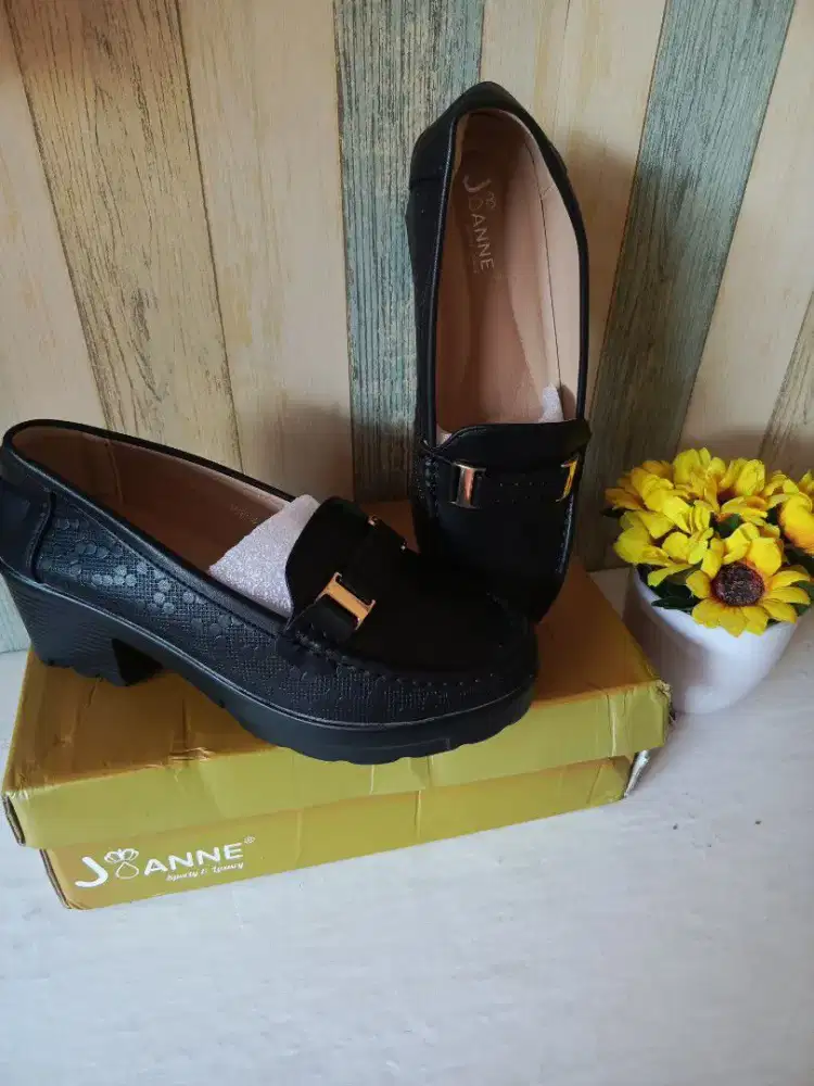 Sepatu Wanita Joanne Sz 37