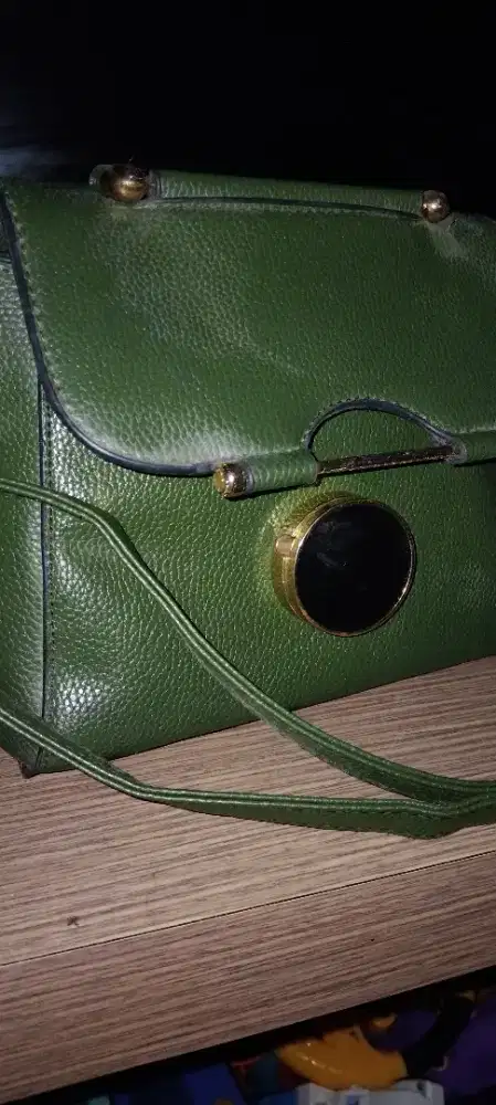 Tas selempang kulit hijau