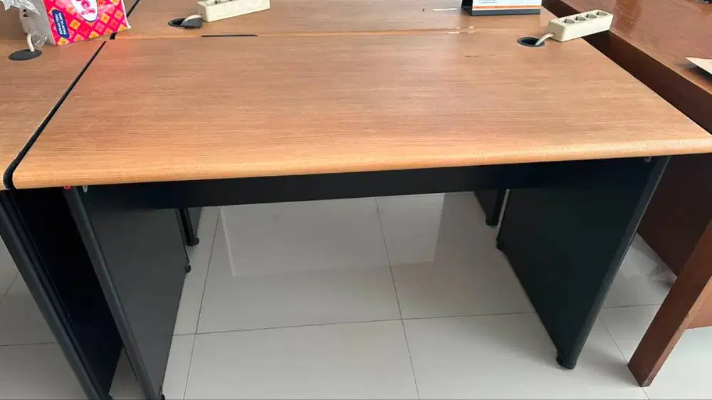 Meja Staff - Orbitrend CST 1061