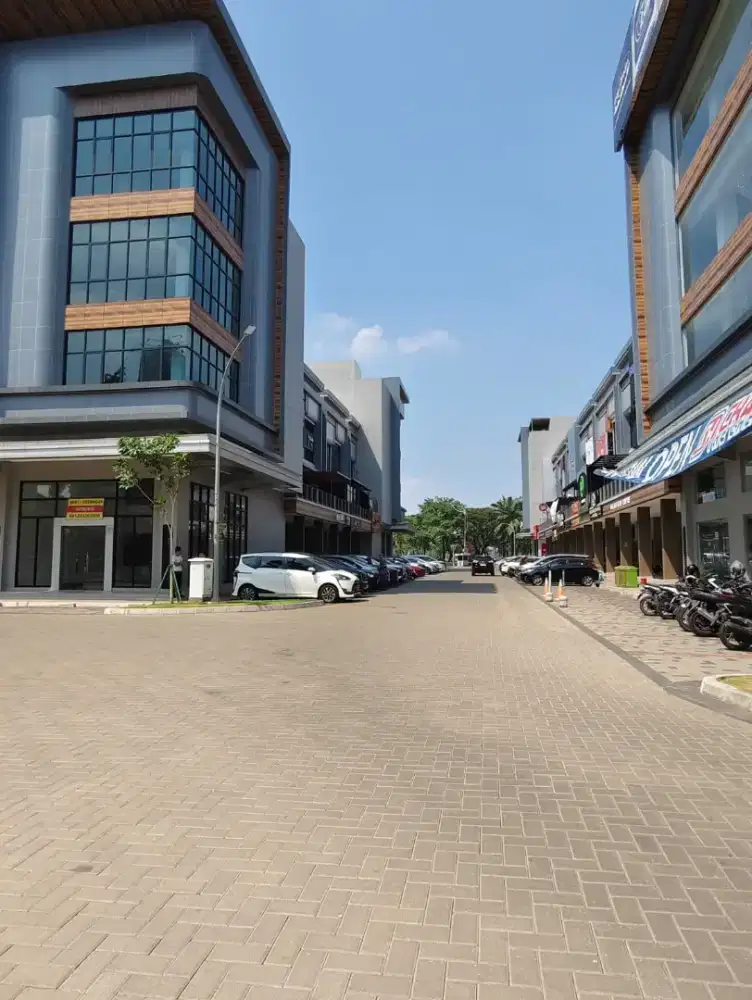 Disewakan ruko baru 4.5 lt hoek Crystal Boulevard Summarecon Bekasi