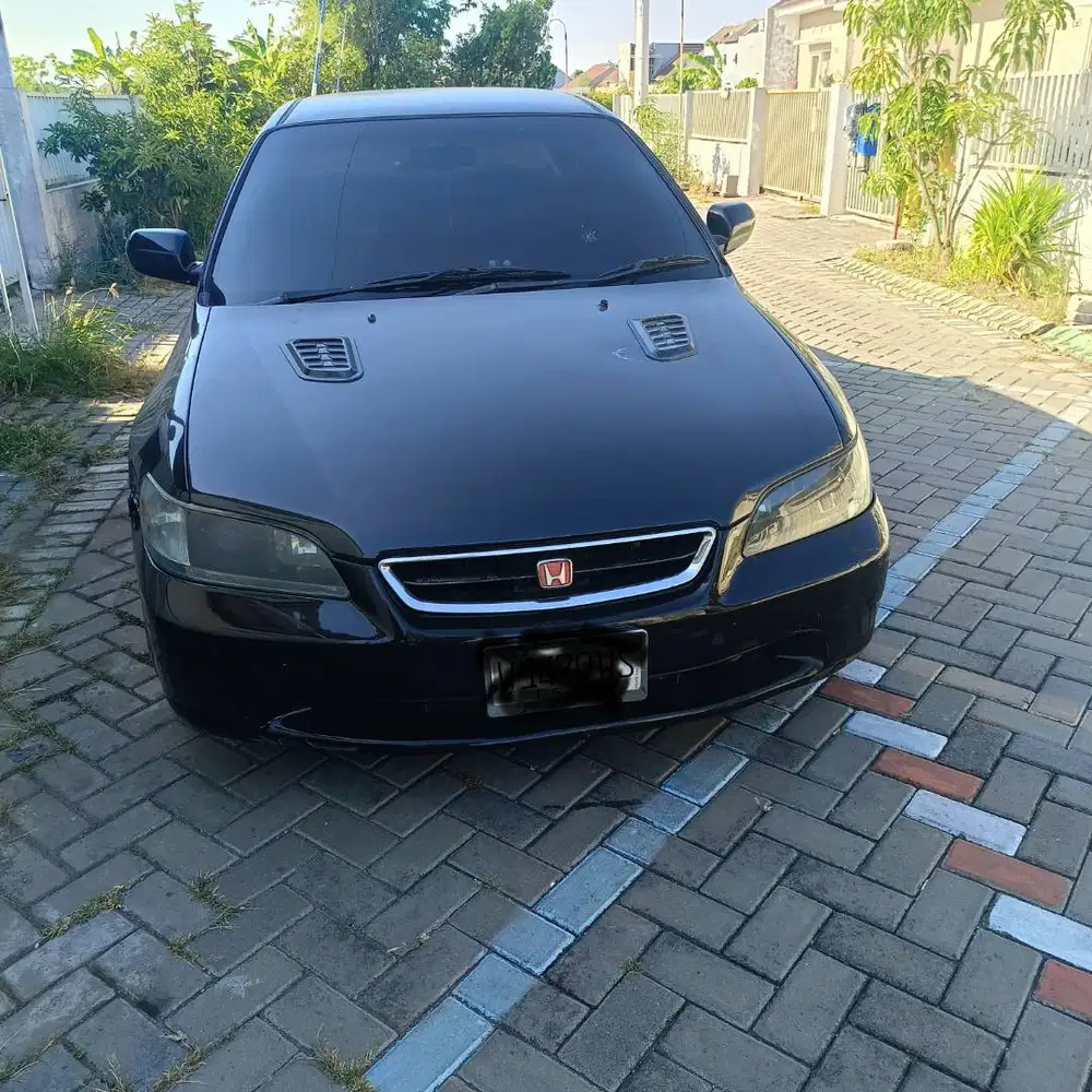 Dijual mobil Honda Accord tahun 20011