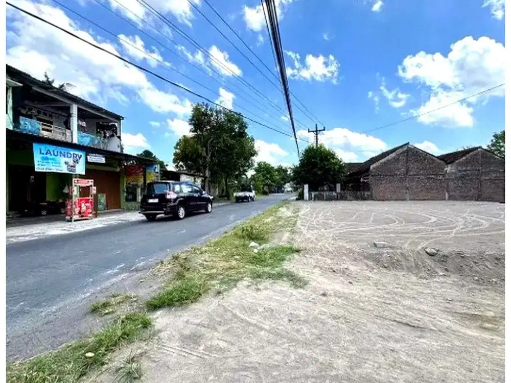 Tanah Sleman di Berbah Mangku Jalan Aspal