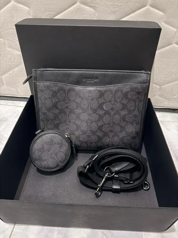 Coach Hitch Crosbody/clutch original 100%