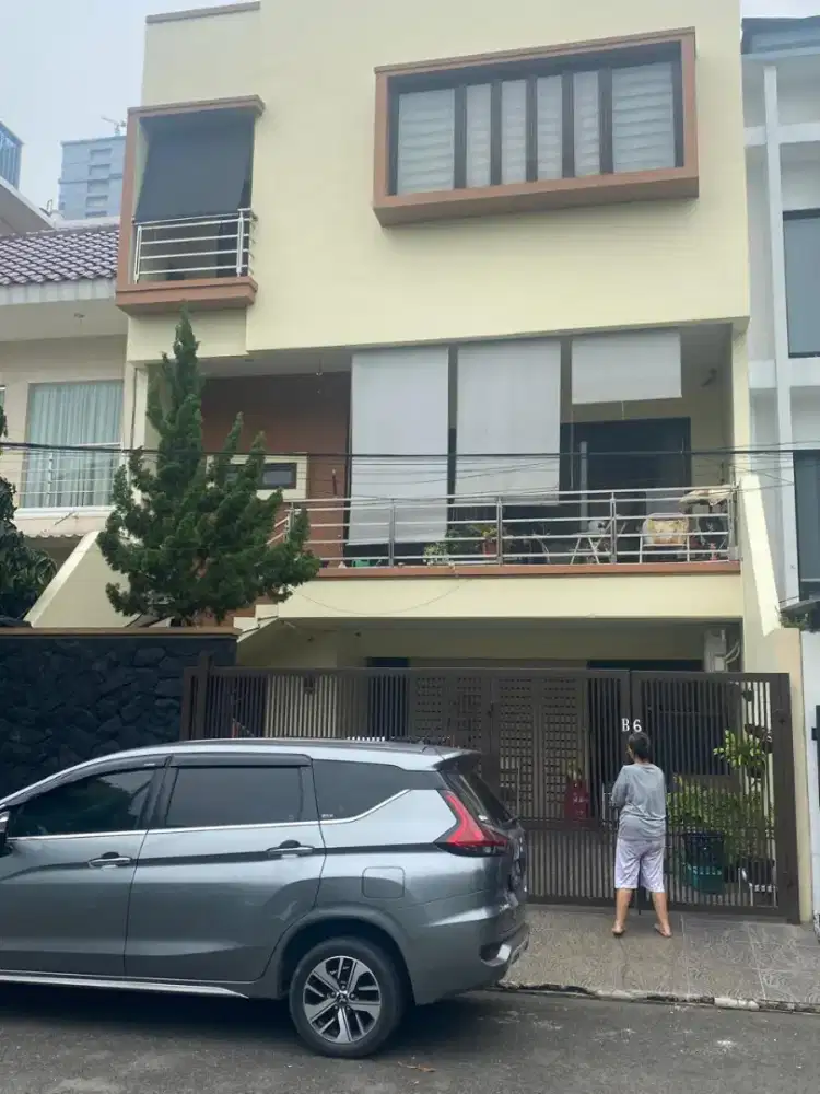Rumah dijual villa pondok indah