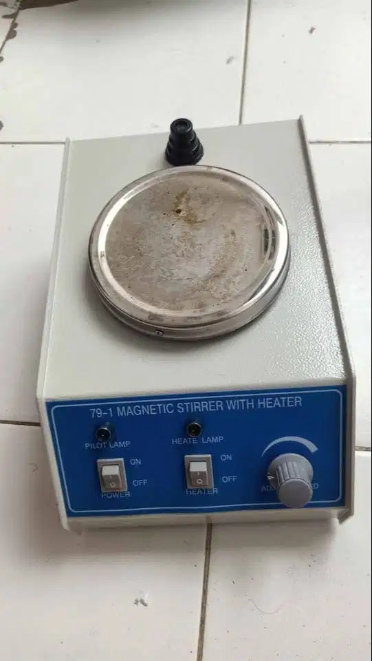 Magnetic stirrer with heater