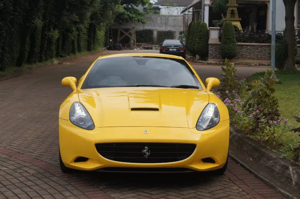 Ferrari California NIK 2010 Full Option 99% Like New , No PR