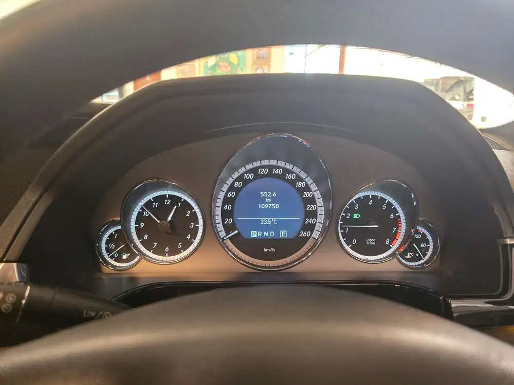 Mercedes-Benz E250 2010 Bensin