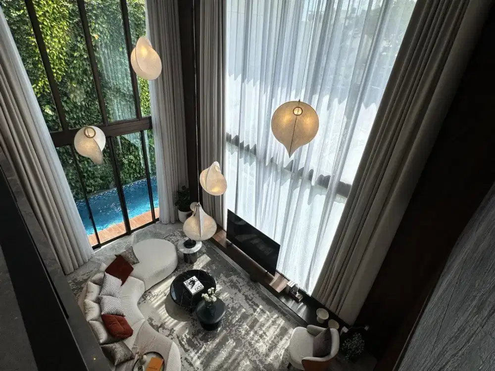 RUMAH MEWAH 5+1 KAMAR TIDUR HADAP UTARA DIKAWASAN HIJAU GADING SERPONG!