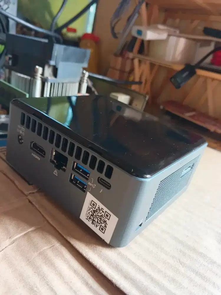 PC Intel NUC i3 8th gen 4gb RAM 128gb SSD NUC8BEH