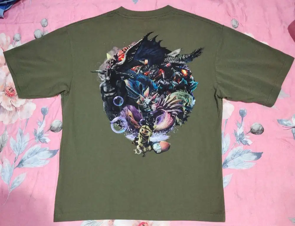 Kaos Uniqlo - Monster hunter - Capcom