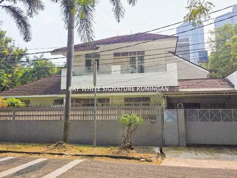 Rumah Lama Posisi Hoek Area Prime Kebayoran Baru di Brawijaya Kebayoran Baru