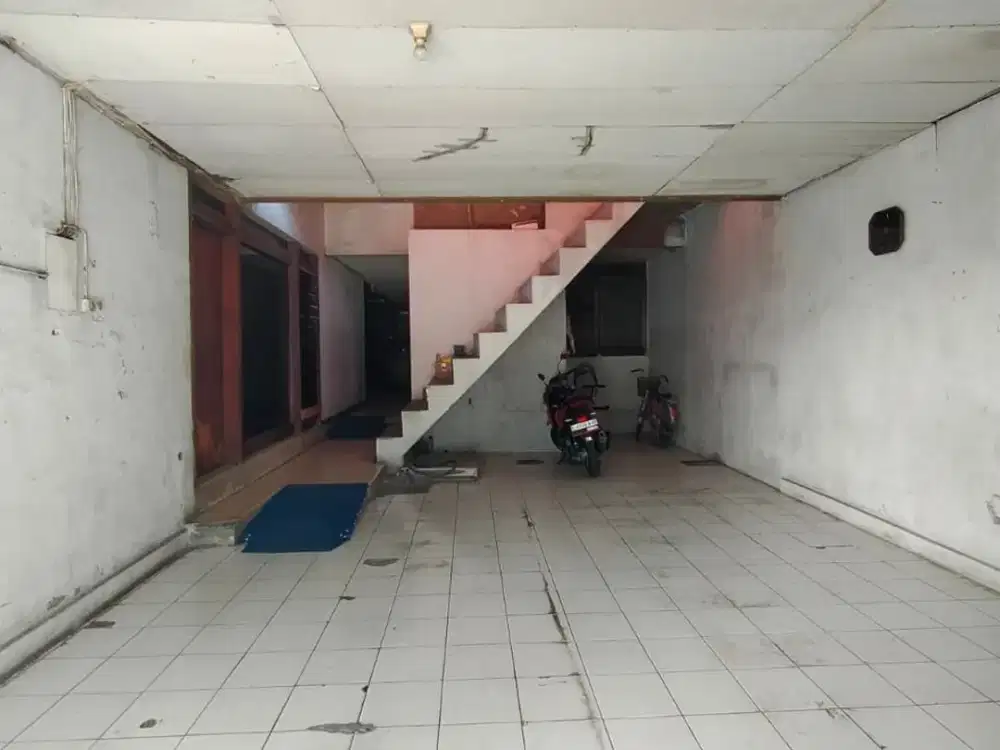 Rumah Pusat Kota Sam Ratulangi , Hadap Timur