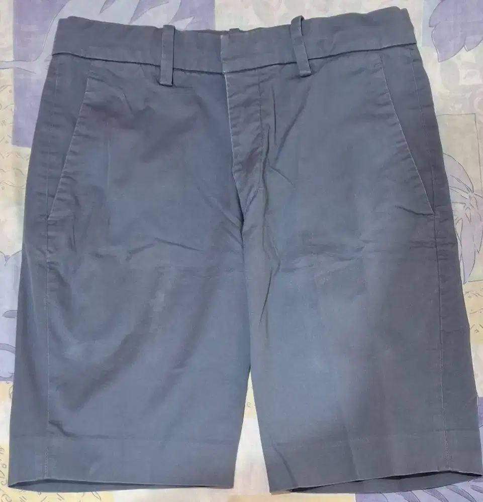 Celana pendek grey Uniqlo