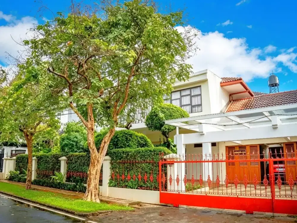 Rumah Mewah Kayu Putih – LT 513 m², Kolam Renang, Semi Furnished, SHM