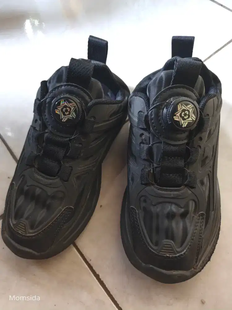 Sepatu tapi putar anak sd