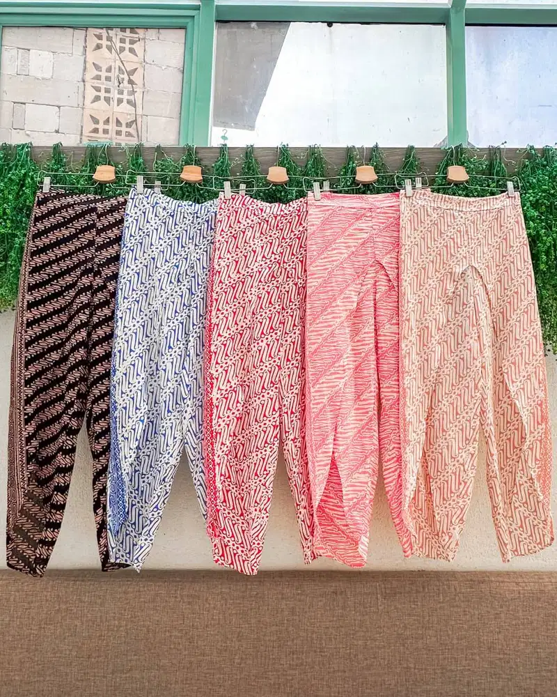 KULOT BELAH SKINNY PANTS BATIK WANITA