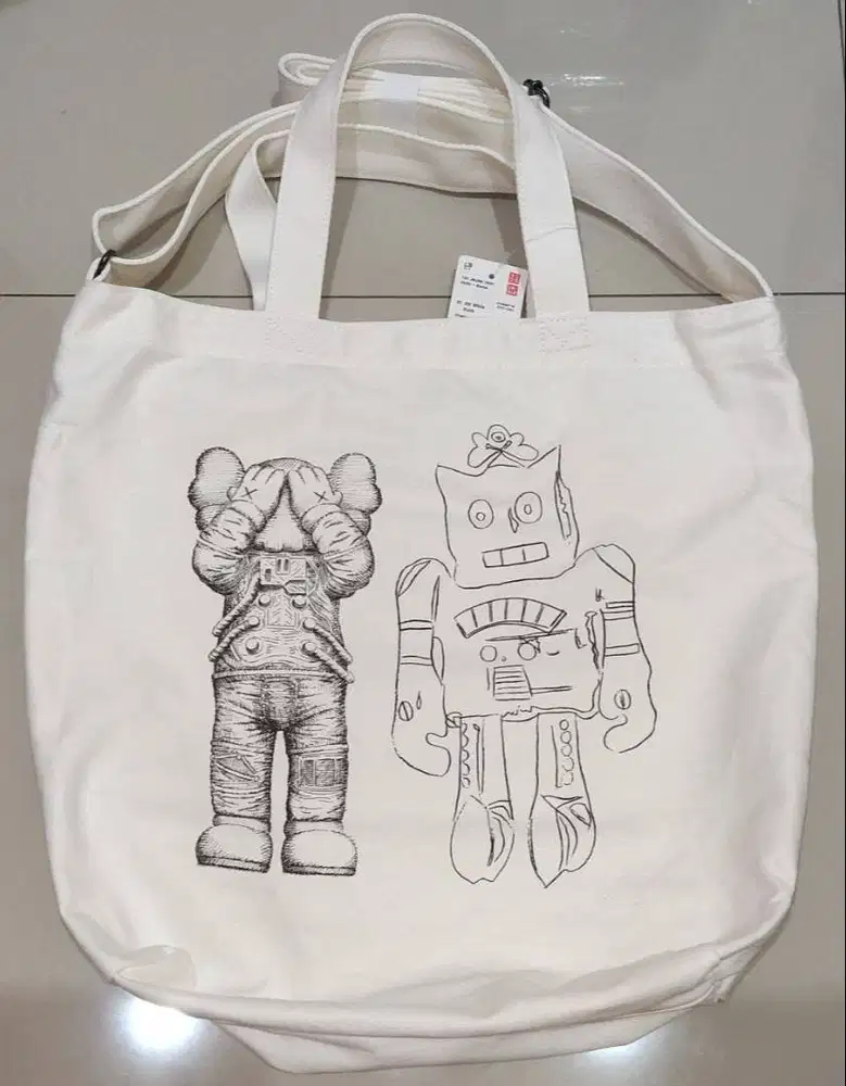 Tas totebag Uniqlo KAWS Andy Warhol