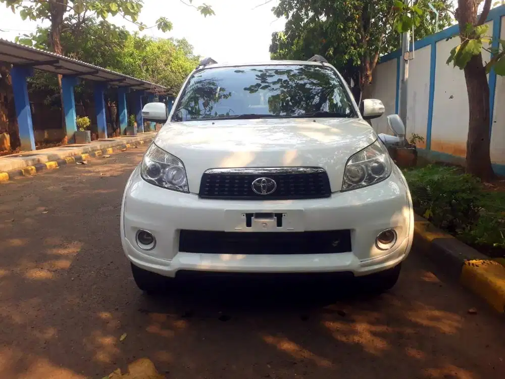 2013 TOYOTA RUSH 1.5 G M/T White