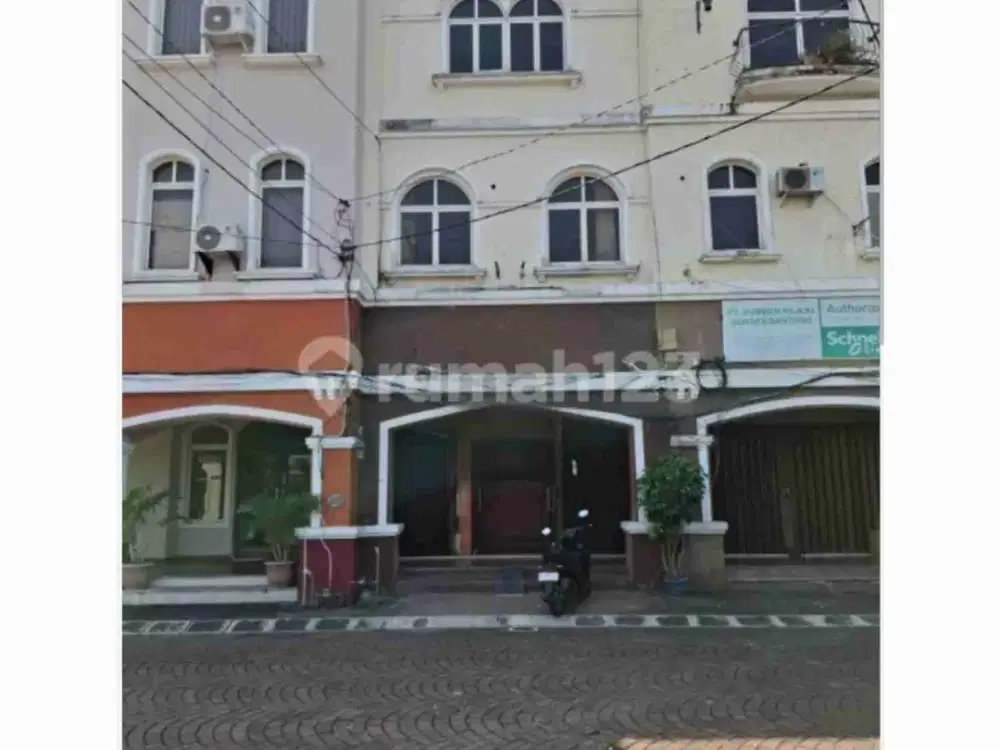 grande maguwoharjo depok yogya.