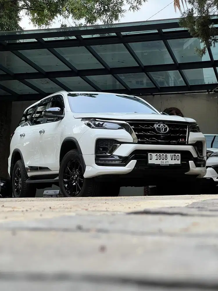 TOYOTA FORTUNER VRZ 2.8 GR SPORT 4x4 2024