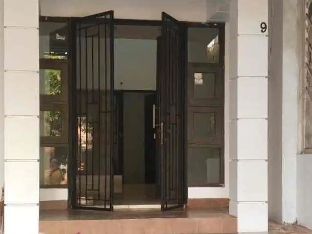 Rumah minimalis depan taman Raffles hills cububur