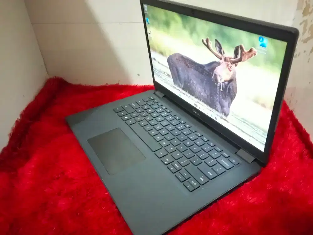 Dell latitude 3410/core i5 gen10+RAM8gb/ssd 256gb /VGA uhd graphics