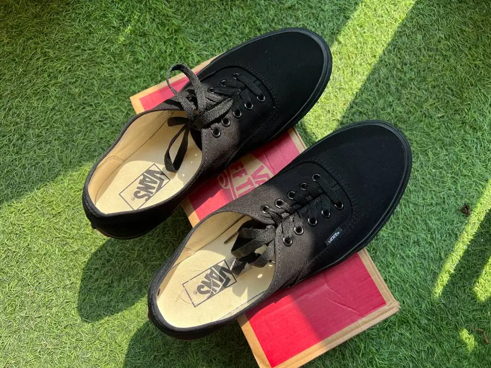 Sepatu Vans Authentic Original, Like New, (Ukuran 44,5 / 11)