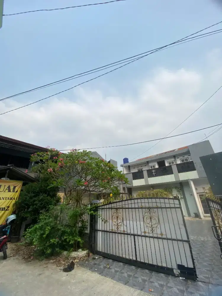 Rumah man is keluarga tercinta