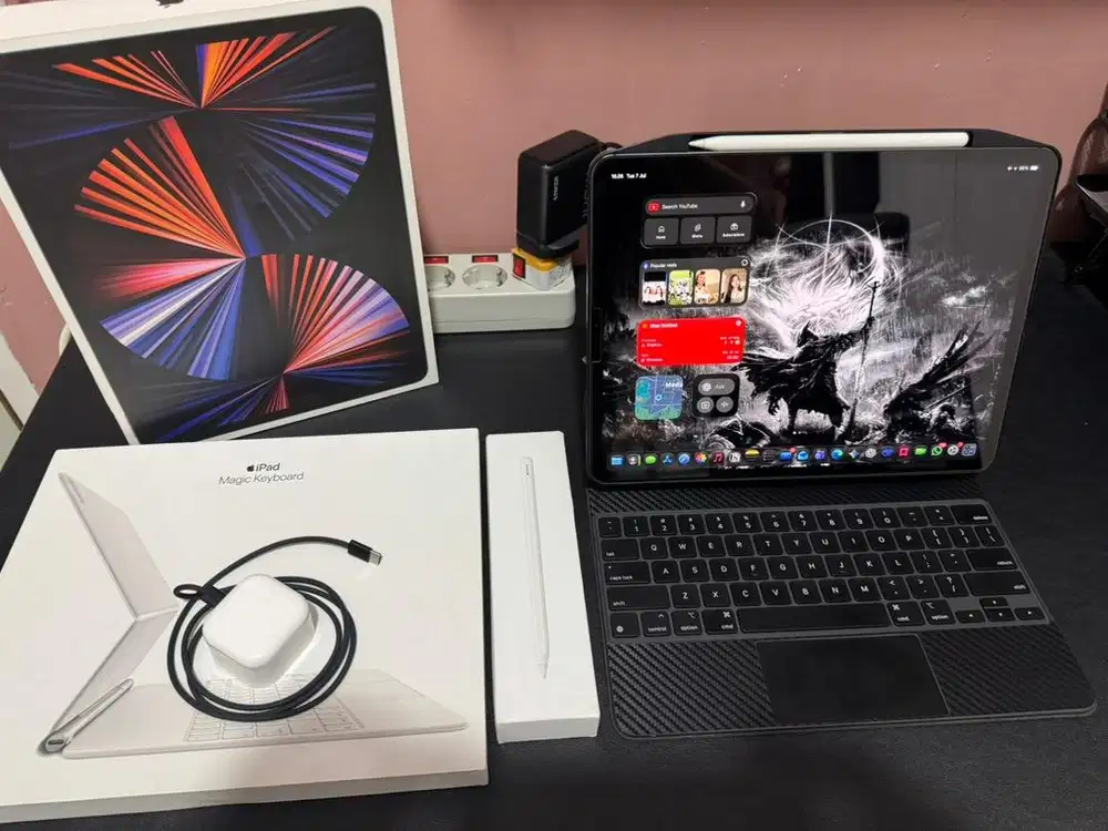 iPad Pro 12.9” M1 (5th Gen) 1TB Wi-Fi + Cellular + Magic Keyboard