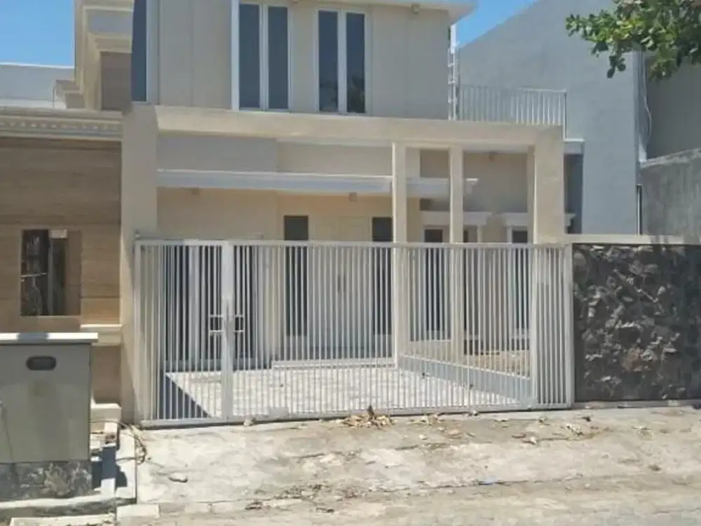 Rumah Kebonsari Elveka hadap Barat Row : 3 mobil Carport : 2 mobil