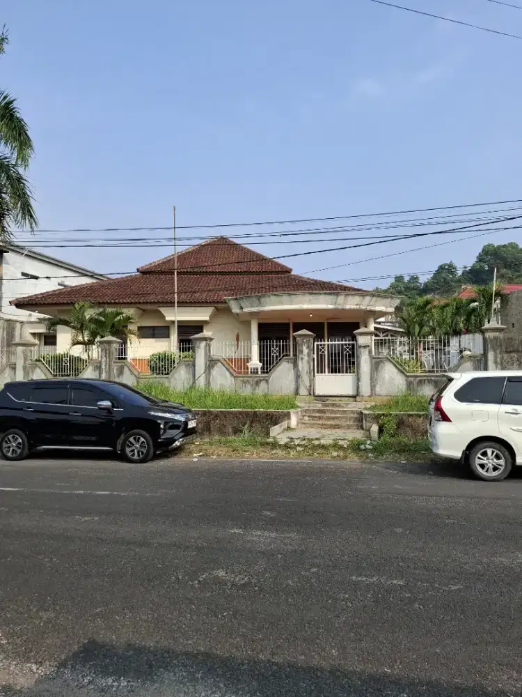 Tanah dan bangunan di kedamaian dekat polsek