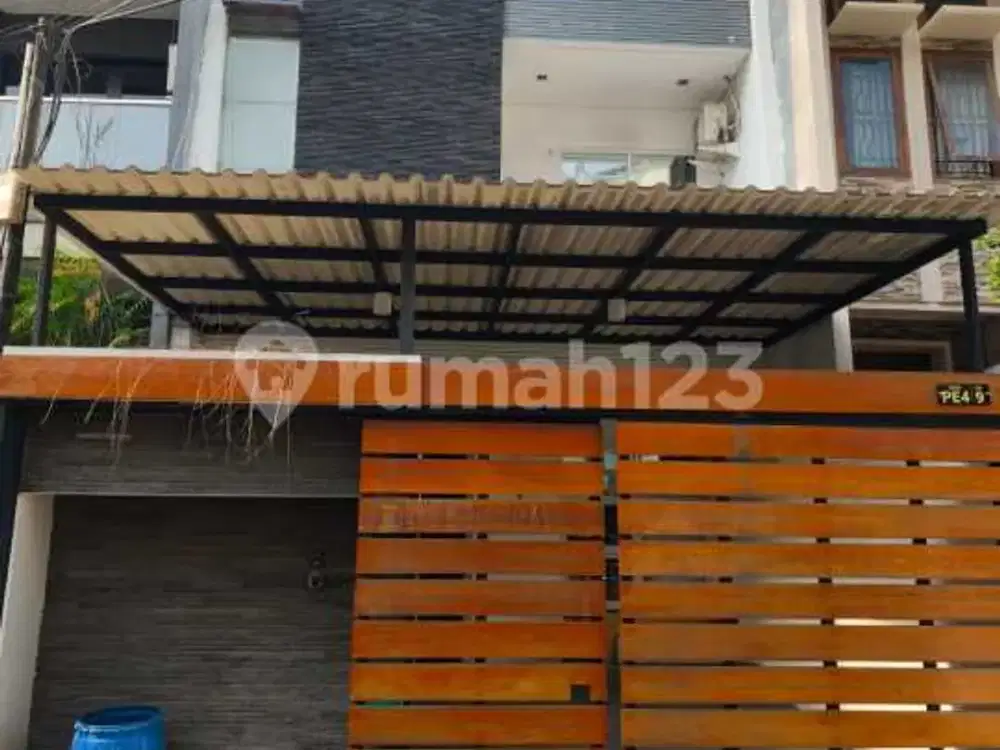 Jual Murah...Rapi..Bagus . Rumah Cantik Minimalis Baru.......2,5 Lantai..... di Kelapa Nias Kelapa Gading