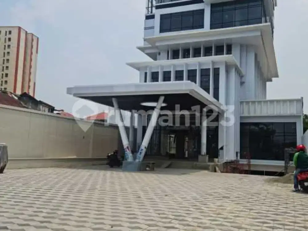 Dijual Cepat....Gedung Perkantoran Baru. 7 Lantai.....Ada2 Lift ....Bebas Gage..Di Otista Jaktim