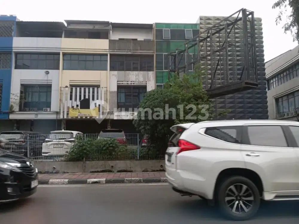 Jual Cepat !!! Ruko 3,5 Lantai Bebas Banjir , Parkir Luas di Mitra Sunter Bulevard