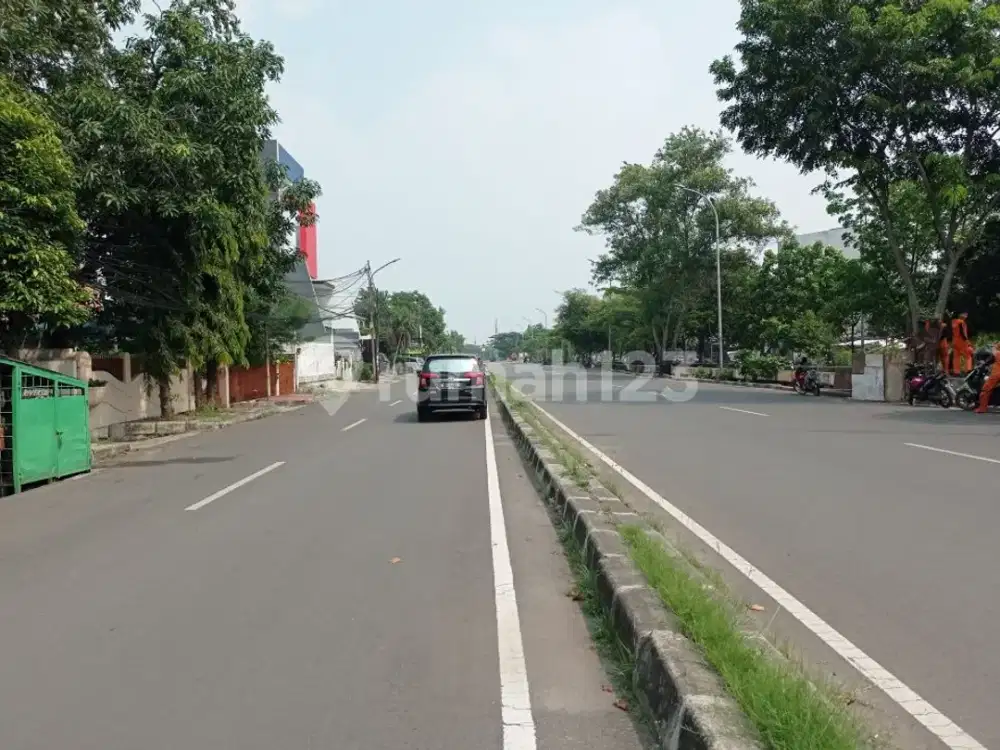 Jual Cepat .... Rumah Strategis... bisa Buat Usaha... Jalan Raya di Arteri Kelapa Gading