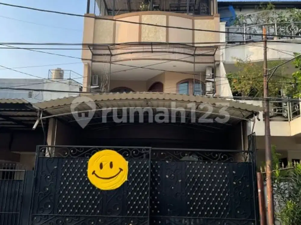 Rumah Dijual Murah 3 Lantai Jalan Lebar di Kelapa Gading