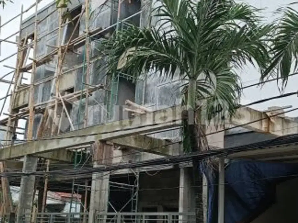 Jual Cepat.......Rumah Baru 3 Lantai........3 Kamar ....Bebas Banjir .......Di Kelapa Gading