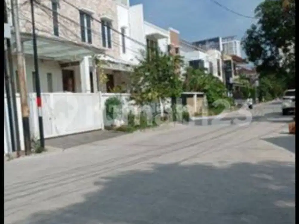 Dijual Rumah Siapa Huni ,Murah ,,Hoek,, Hitung Tanah ,,Jalan Lebar di Kelapa Gading