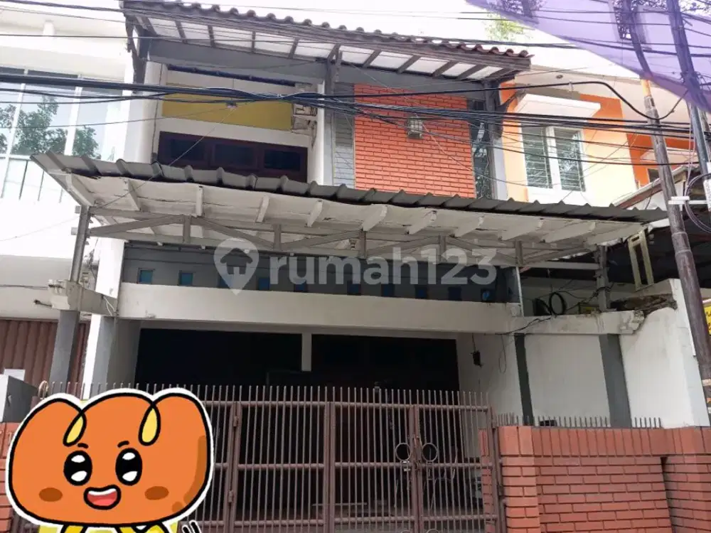 Dijual Cepat....Rumah 3 Lantai bisa untuk Usaha ...Jalan Raya...Ramai.....Di Kelapa Gading