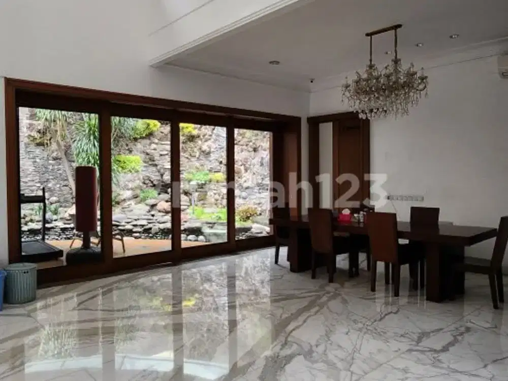 Jual Cepat.... Rumah 3 Lantai ...Bebas Banjir......5 Kamar di Bukit Gading Mediteranian Kelapa Gading