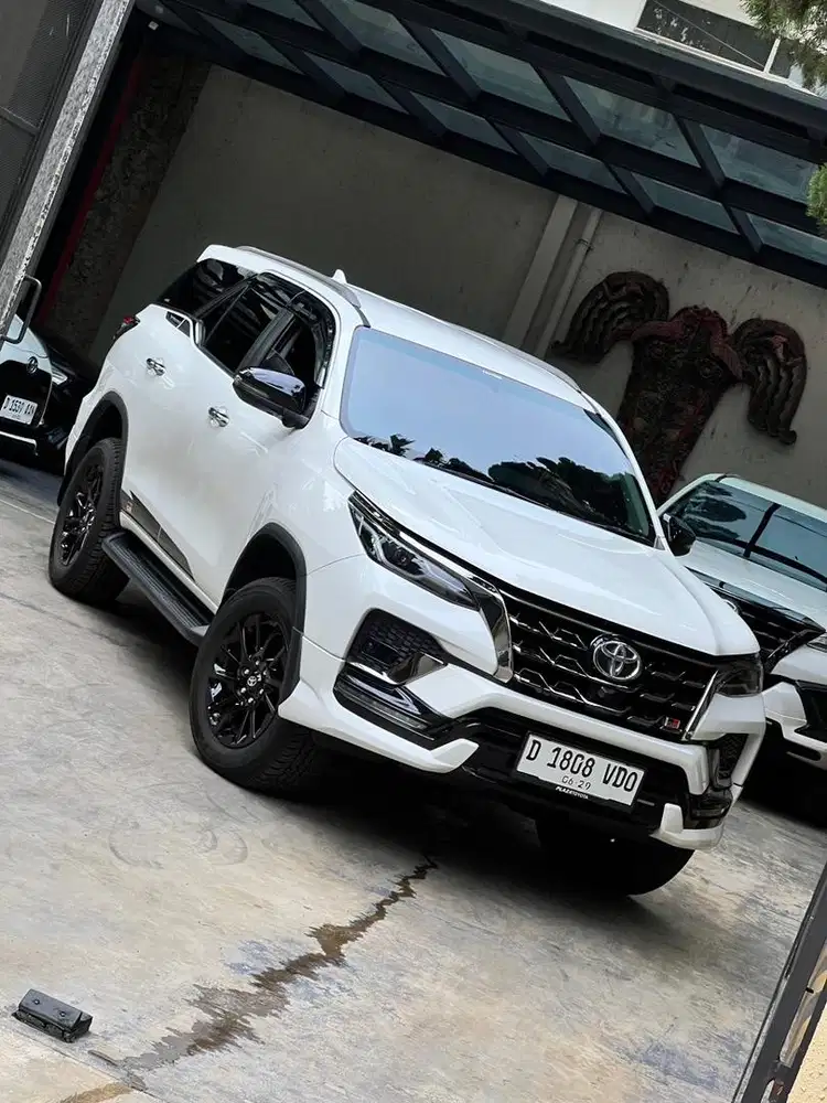 Toyota Fortuner VRZ 2.8 GR 4x4 at 2024 km 6rb